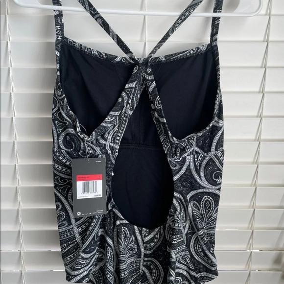 Nike Woman’s One-piece Swimsuit - Picture 2 of 7